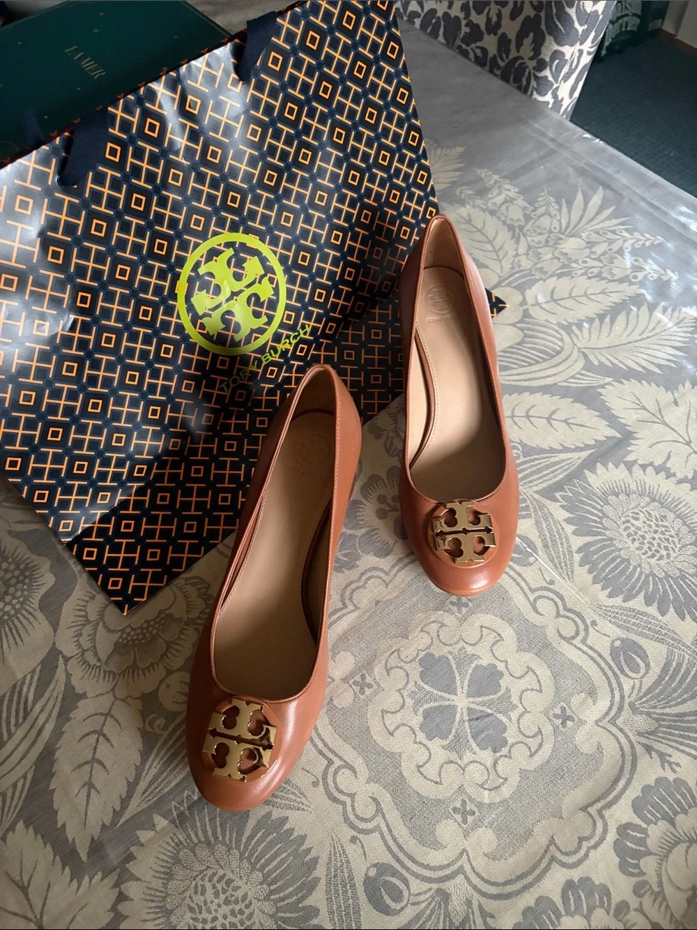 Tory Burch Janey Royal Tan Calf Leather Logo Round-Toe Janey 50 MM Pumps.